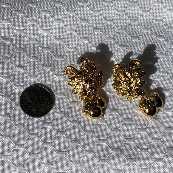 Vintage Avon Acorn Drop Gold Plated Clip-on Earrings - Picture 8 of 13